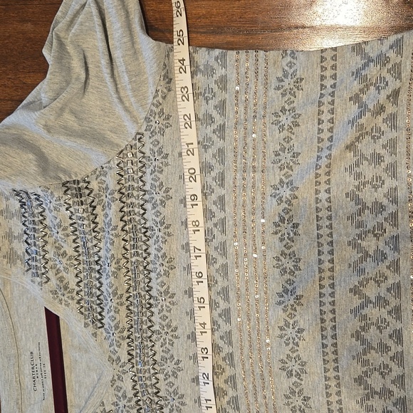 🔥Charter Club Light Gray Patterned & Embellished V-Neck Top - Picture 5 of 8